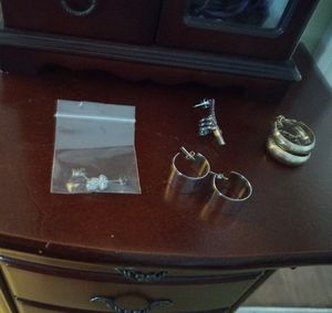 Several pieces of jewelry